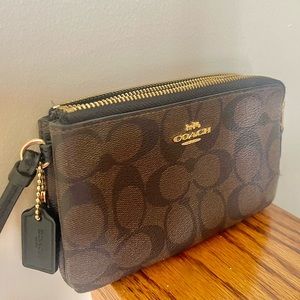 COACH double zipper wallet. Gently used! GREAT CONDITION!